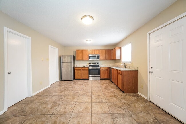 Photo - 9033 Southernwood Way