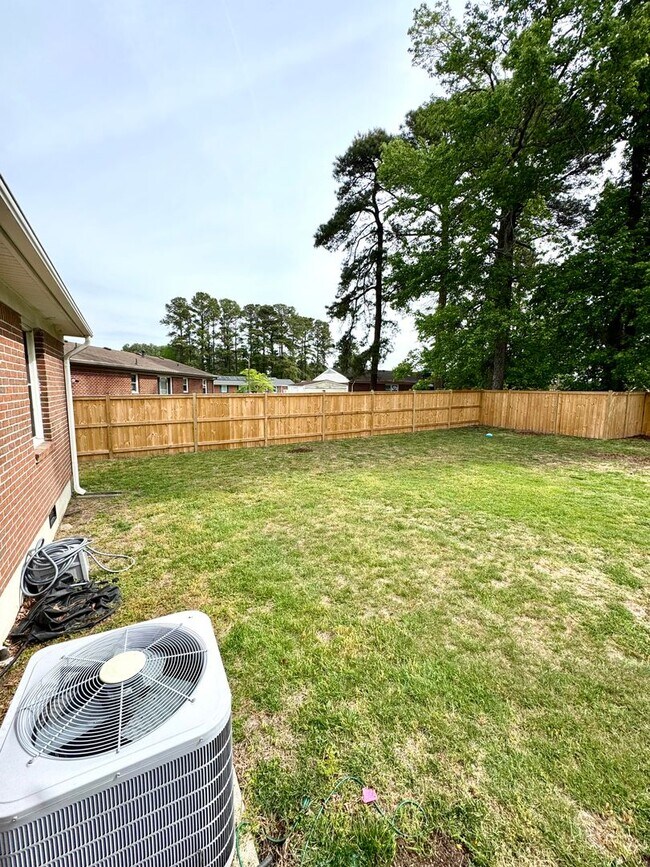 Photo - 4 bed 2 Bath Home for Rent in Portsmouth!