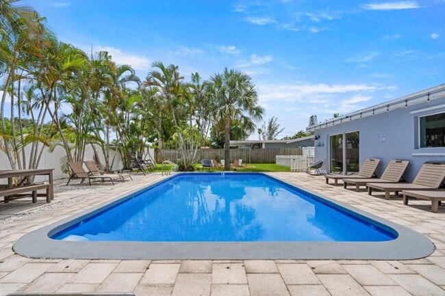 Building Photo - 19165 SE Homewood Ave