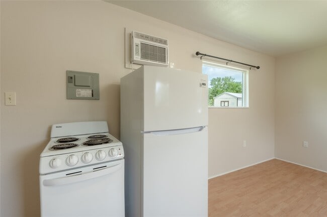 Photo - 2094 S Robb St