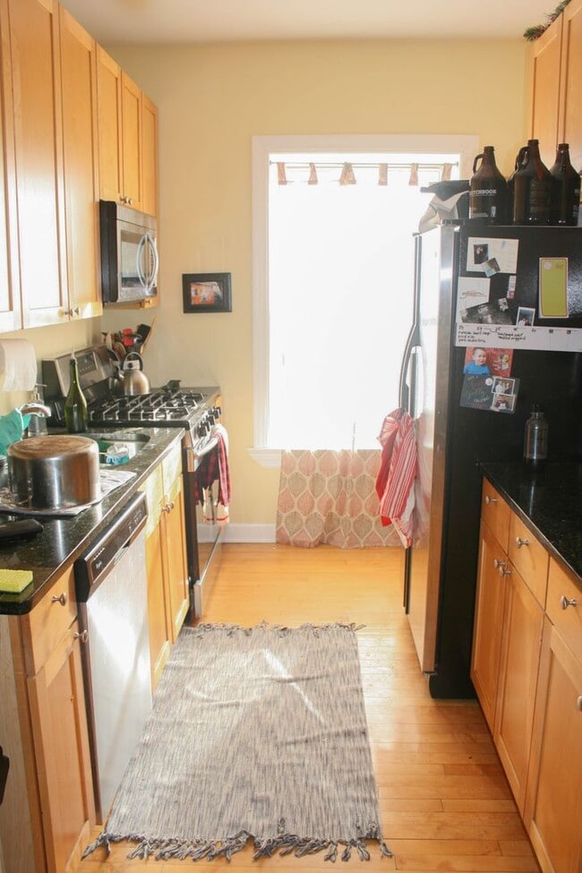 Photo - 1950 W Leland Ave Unit 2