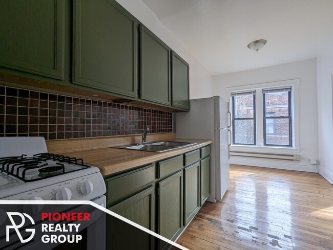 Photo - 3817 N Fremont St Apartments Unit 3823-3829.5-E3