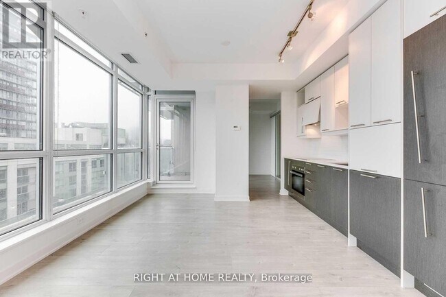 199 Richmond St W Unit 1410