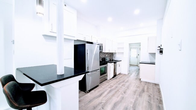 Photo - 160 6th St