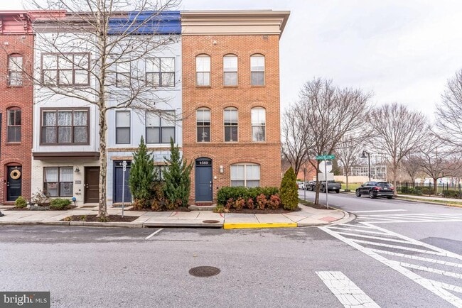 Building Photo - 4560 Longfellow St
