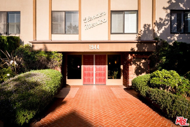 Building Photo - 1944 Glendon Ave Unit 309