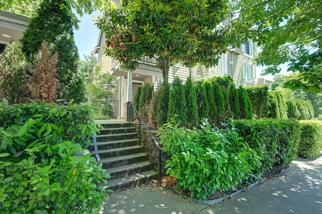 2bd/2.5ba Seattle Townhome - 2bd/2.5ba Seattle Townhome