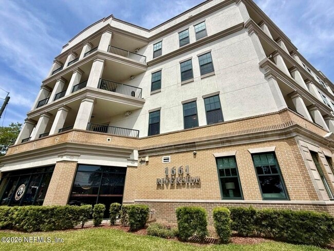 Building Photo - 1661 Riverside Ave Unit 415