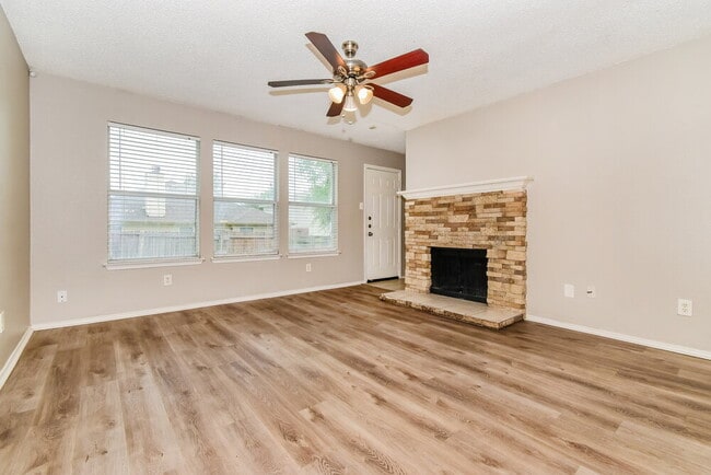 Photo - 1112 Alexandria Dr