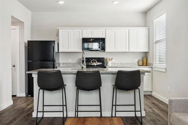 Photo - 705 Apache Trail