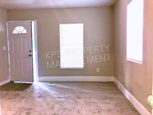 Photo - 641 S Ellis St