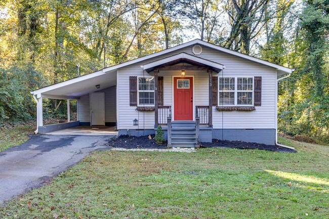 Building Photo - Cute & Private 3BR Home Ready for Move-In