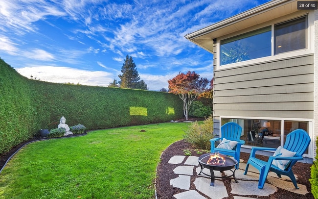 Side yard patio/entrance - 306 S 193rd St Unit B