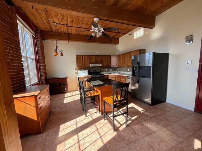 Photo - Choice Realty NH Rental Listings Unidad 470 Silver Street  309