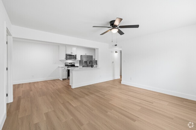 B1 2BR, 2BA - 962SF - Living Room