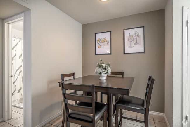 1BR, 1BA - 650SF - Dining Room