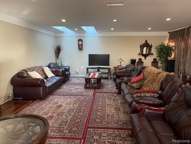 297 Vreeland Dr
