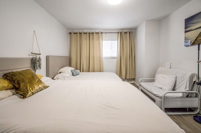 3232 Lewis Ave Apartments