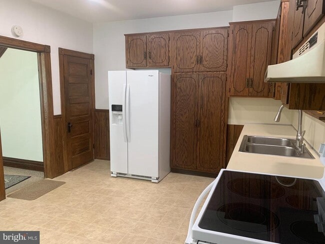 Photo - 305 W North St