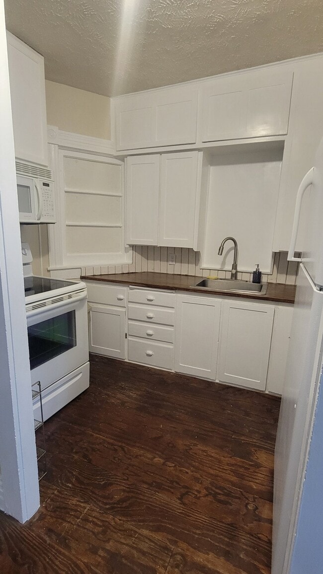 Building Photo - 4825 Calvert St