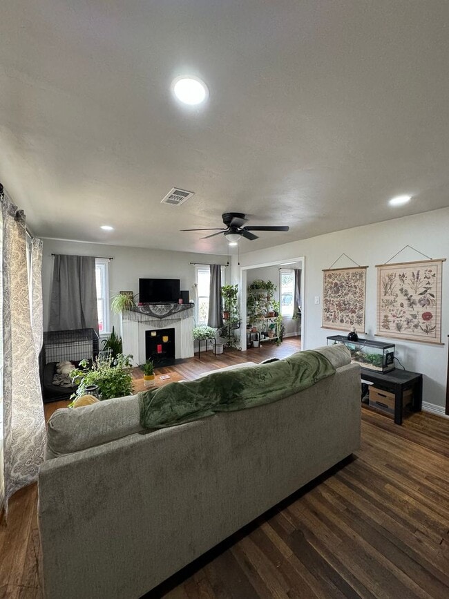 Photo - Adorable 2/1/1 CH/A updated!!! walking dis...