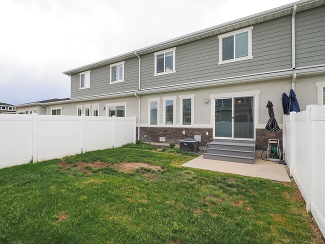 Photo - 3 Bedroom, 2.5 Bathroom Riverton Town Home