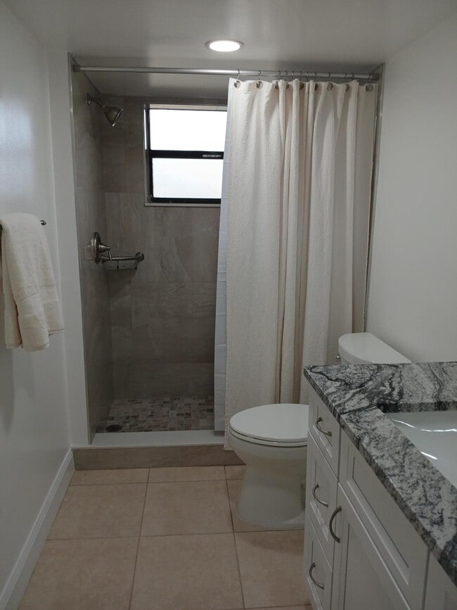 Building Photo - 4760 Lucerne Lakes Blvd W Unit 405 Rental