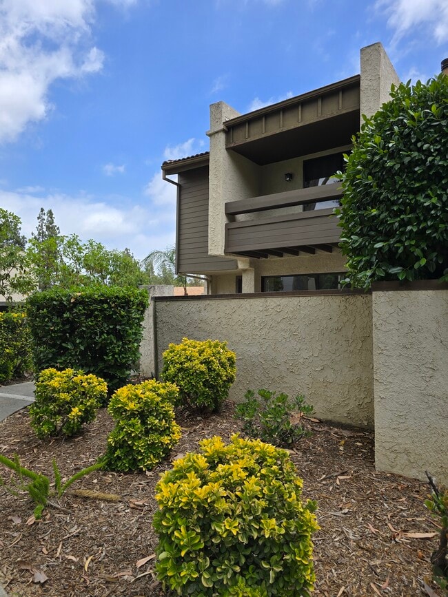 Beautiful, Immaculate and Quiet End UNIT #21 - 5800 Owensmouth Ave Unidad 21 Rental