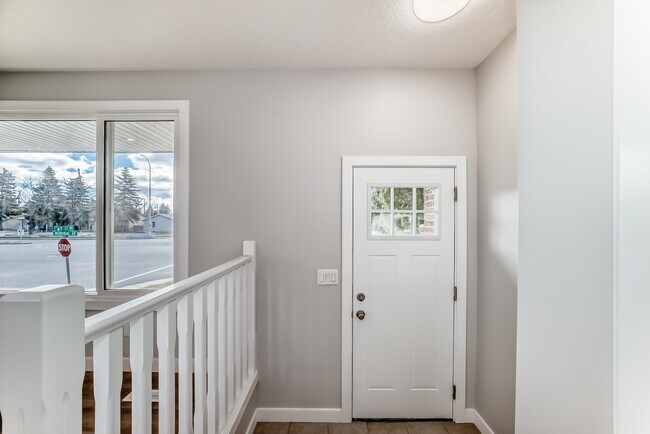 Photo - 4752 Memorial Dr