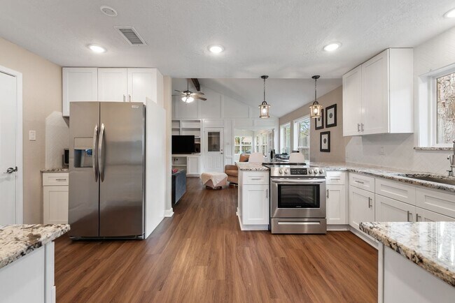 Photo - 2907 Broadmoor Dr