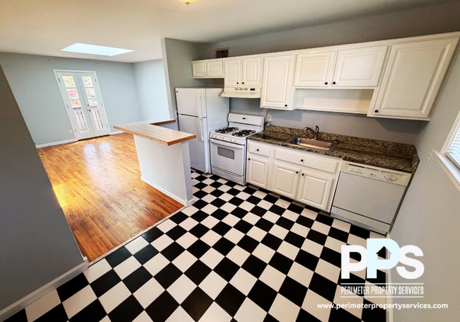 Photo - 615 Boulevard SE