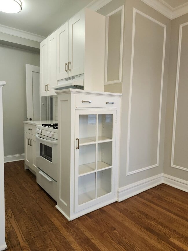 Photo - Edgewater Studio with Heat and Cooking Gas Included ~ No Security Deposit ~ Cat Friendly Unit 1601-2E