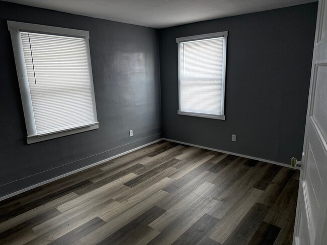 Dormitorio 2 - 1501 E Markland Ave