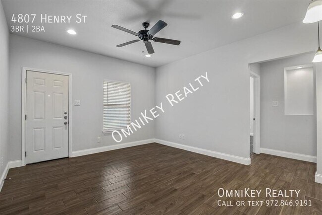 Photo - 4807 Henry St