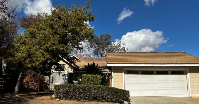 Building Photo - Large lot! 4 bedroom house in Woodcrest! Horse property!