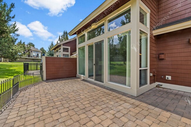 Photo - Eagle Crest Townhome Steps to Lakeside Cen...