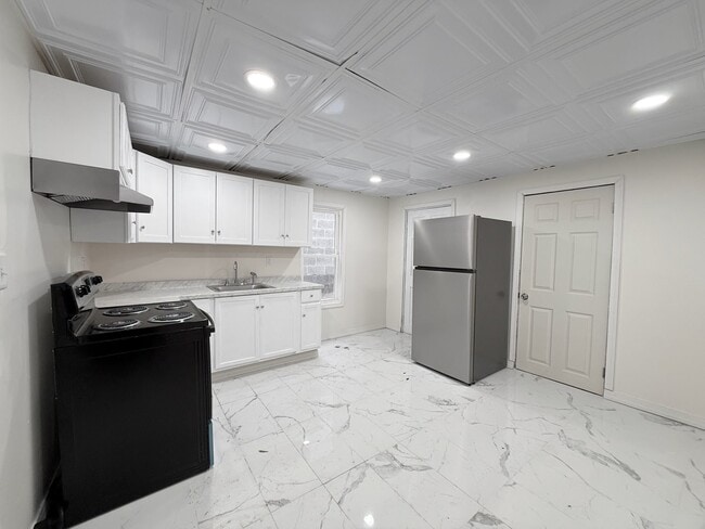 Building Photo - 210-212 Center Ave