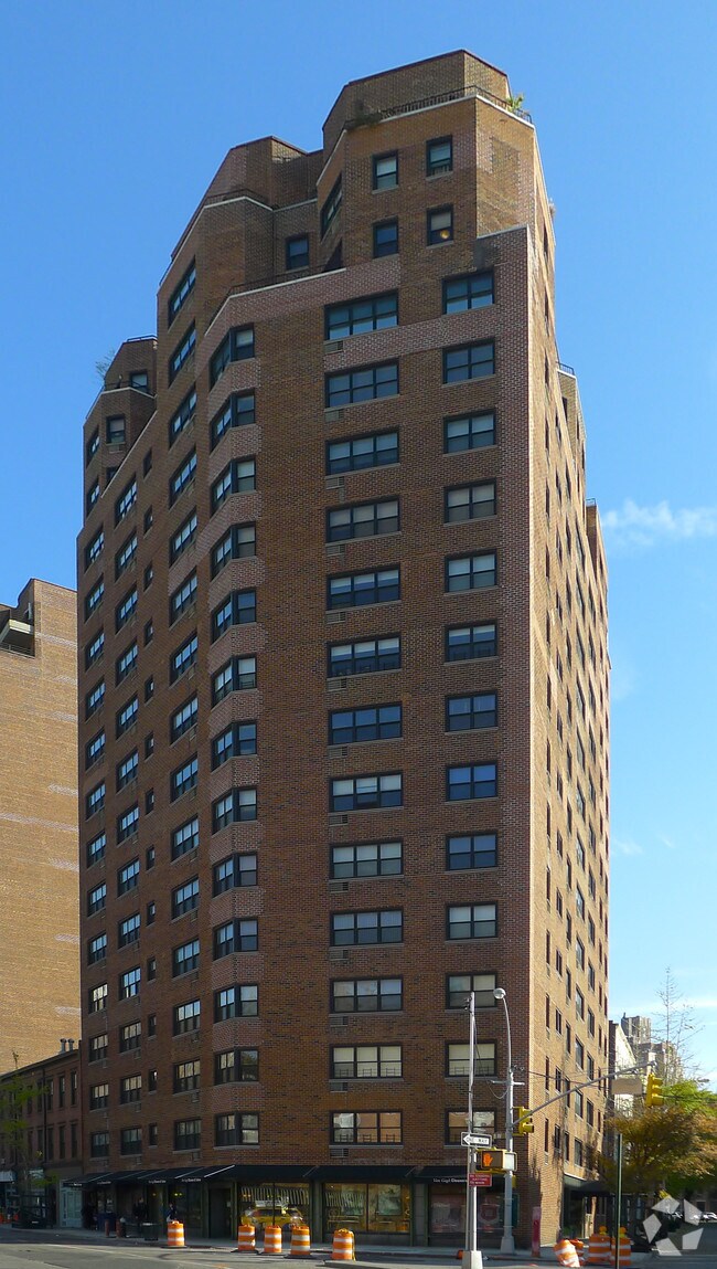 Primary Photo - 46 Eighth Ave