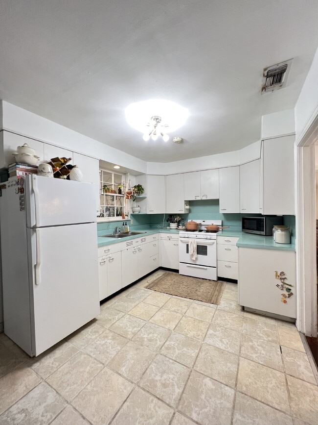 Photo - Charming 3-Bedroom Home with Sunroom Available for Summer 2026 Pre-Lease