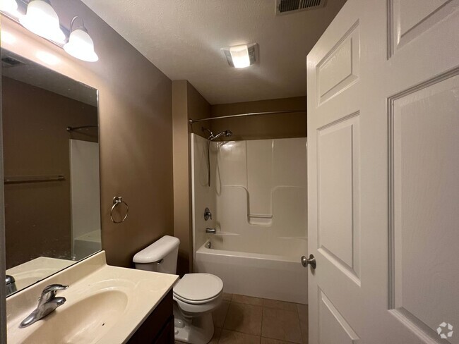 Building Photo - Beautiful 2 Bedroom 2.5 Bath Condo With Lo...