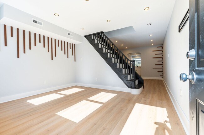 Building Photo - Newly Renovated 2-Bedroom 1-Bathroom Home ...