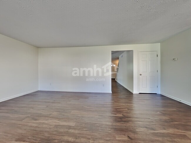 Photo - 5891 Eagle Creek Ct