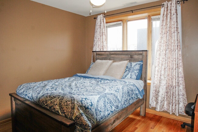 Photo - 4369 N Elston Ave