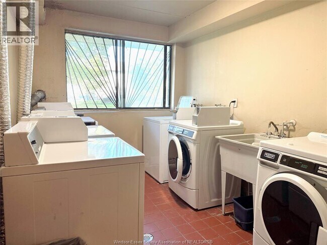 Photo - 2565 Lauzon Rd Unité 302