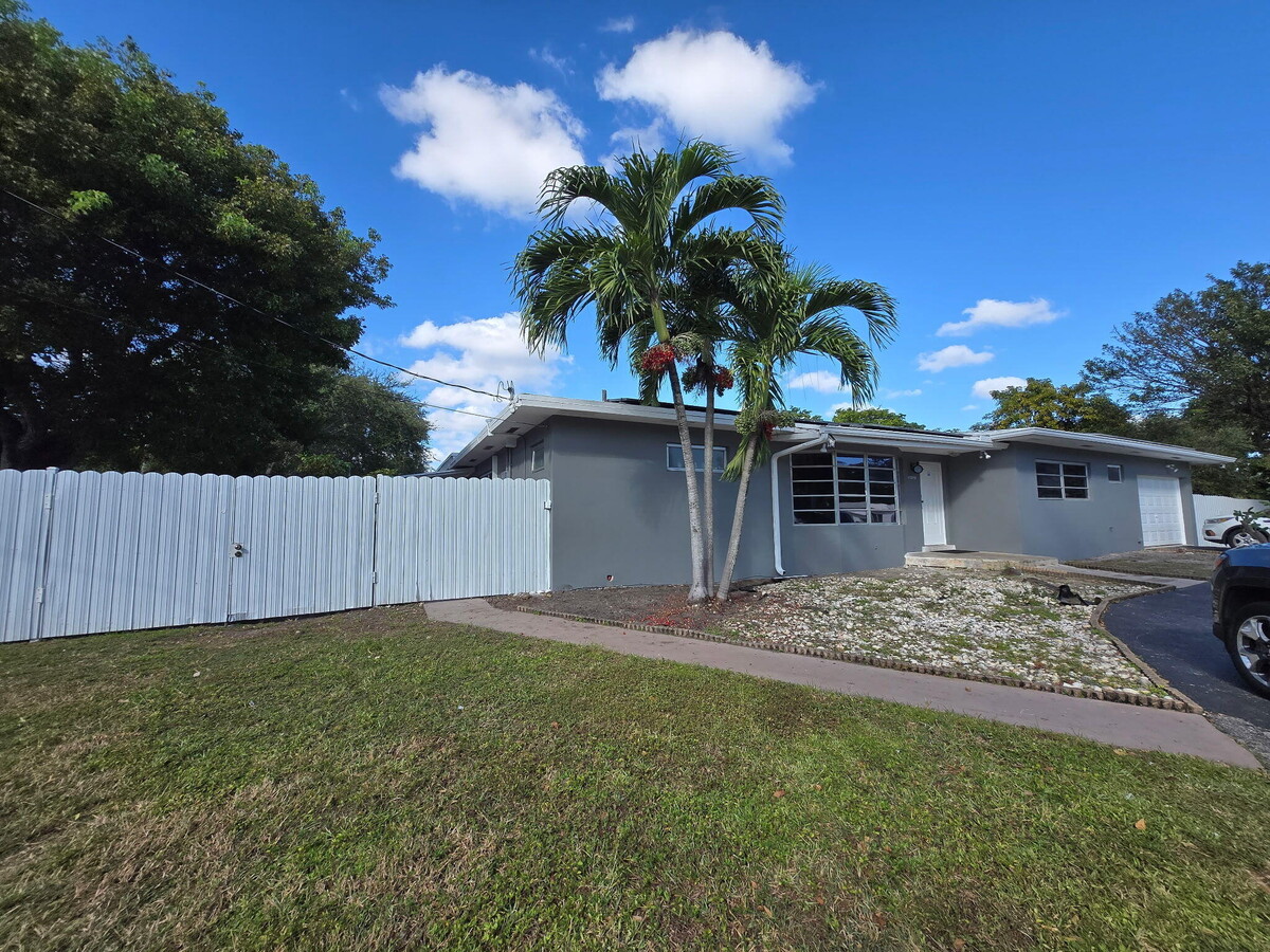 Photo - 17390 NE 22nd Ave