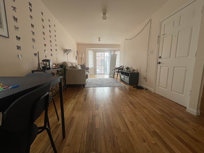 Building Photo - 225 Belvidere Ave