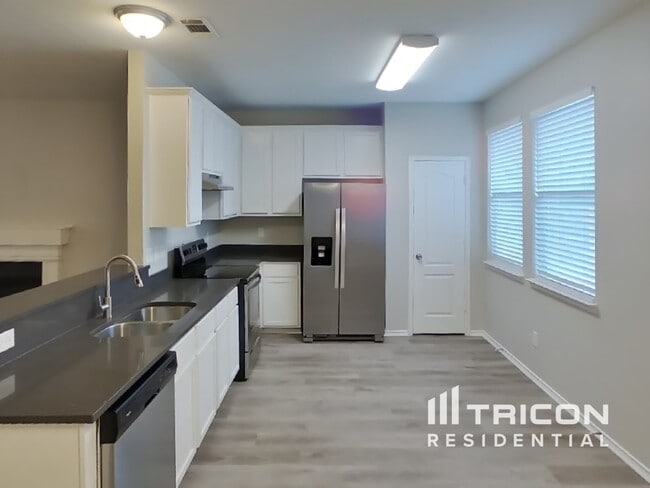 Photo - 207 Moonlight Dr