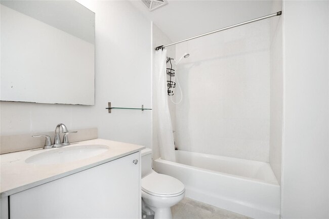 Photo - 60 SW 13th St Unidad 4208