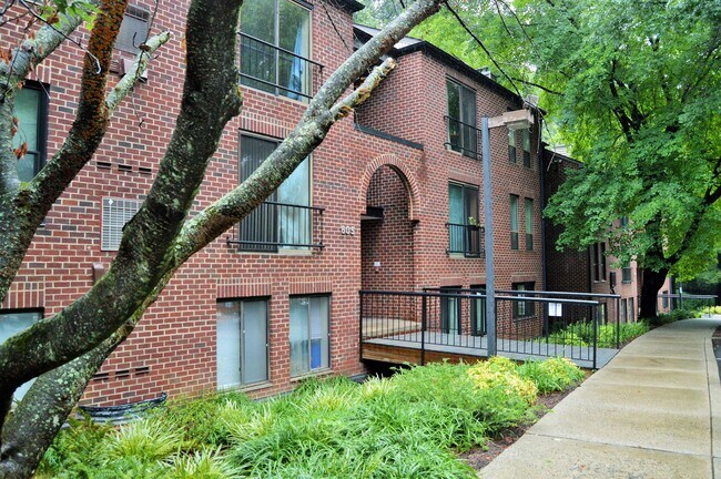 Building Photo - 605 Hudson Ave Rental