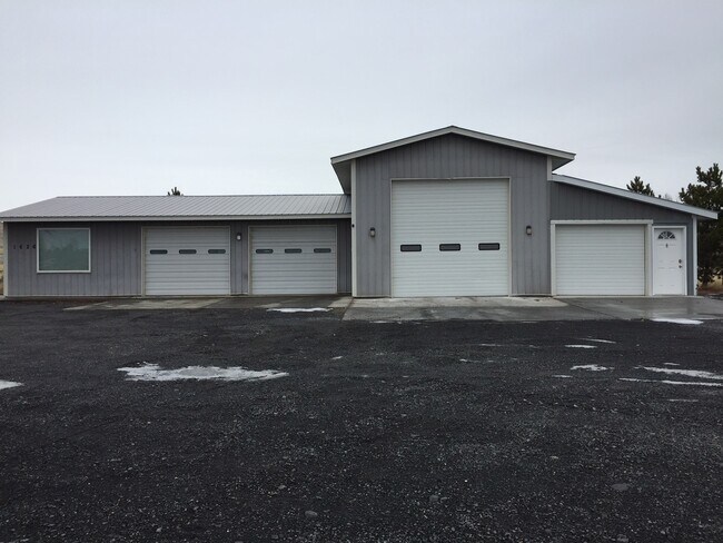 Photo - Residence with Large Shop in Ephrata